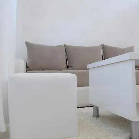 The White Studio Appartement *